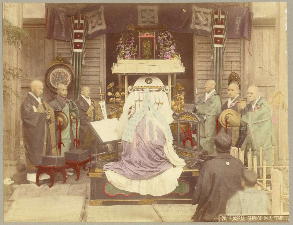 kusakabe_kimbei_-_20_funeral_service_in_a_temple